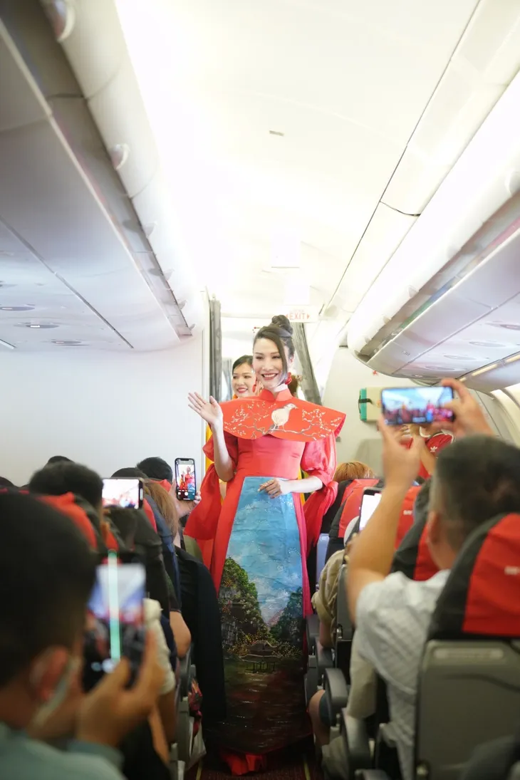 Rộn ràng hình ảnh cờ đỏ sao vàng trên những chuyến bay Vietjet dịp 2/9 - Ảnh 13. Rộn ràng hình ảnh cờ đỏ sao vàng trên những chuyến bay Vietjet dịp 2/9 - Ảnh 13.