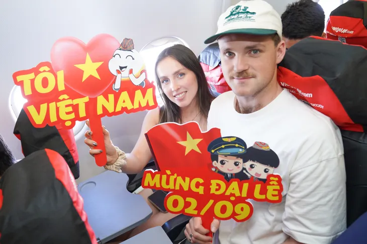 Rộn ràng hình ảnh cờ đỏ sao vàng trên những chuyến bay Vietjet dịp 2/9 - Ảnh 6. Rộn ràng hình ảnh cờ đỏ sao vàng trên những chuyến bay Vietjet dịp 2/9 - Ảnh 6.