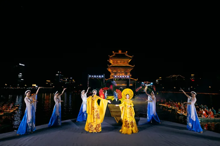 Dàn Hoa hậu, Á hậu trình diễn thời trang Tinh hoa cố đô - Ảnh 7. Dàn Hoa hậu, Á hậu trình diễn thời trang Tinh hoa cố đô - Ảnh 7.