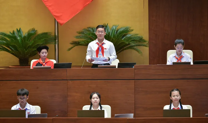 Phiên họp giả định “Quốc hội trẻ em”: Khi trẻ em được đóng vai đại biểu Quốc hội - Ảnh 3. Phiên họp giả định “Quốc hội trẻ em”: Khi trẻ em được đóng vai đại biểu Quốc hội - Ảnh 3.