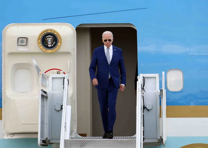 Tổng thống Hoa Kỳ Joe Biden đến Hà Nội, bắt đầu chuyến thăm cấp Nhà nước tới Việt Nam - Ảnh 1. Tổng thống Hoa Kỳ Joe Biden đến Hà Nội, bắt đầu chuyến thăm cấp Nhà nước tới Việt Nam - Ảnh 1.