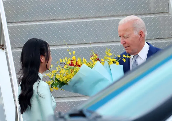 Tổng thống Hoa Kỳ Joe Biden đến Hà Nội, bắt đầu chuyến thăm cấp Nhà nước tới Việt Nam - Ảnh 3. Tổng thống Hoa Kỳ Joe Biden đến Hà Nội, bắt đầu chuyến thăm cấp Nhà nước tới Việt Nam - Ảnh 3.