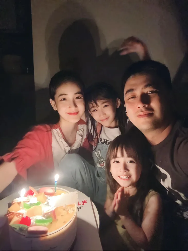 Diễn viên Việt tuần qua: Bảo Anh hiếm hoi khoe ảnh vợ con, dàn sao nổi bật tại Cánh diều Vàng 2023 - Ảnh 11. Diễn viên Việt tuần qua: Bảo Anh hiếm hoi khoe ảnh vợ con, dàn sao nổi bật tại Cánh diều Vàng 2023 - Ảnh 11.