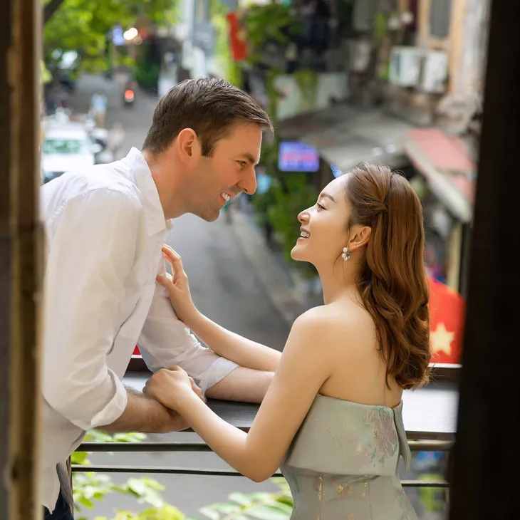 Lan Phương cùng chồng chụp ảnh kỉ niệm tại Hà Nội - Ảnh 7. Lan Phương cùng chồng chụp ảnh kỉ niệm tại Hà Nội - Ảnh 7.