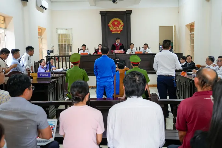 Cha con Thiện “Soi” bị kết án 29 năm tù tội cho vay lãi nặng, rửa tiền - Ảnh 1. Cha con Thiện “Soi” bị kết án 29 năm tù tội cho vay lãi nặng, rửa tiền - Ảnh 1.