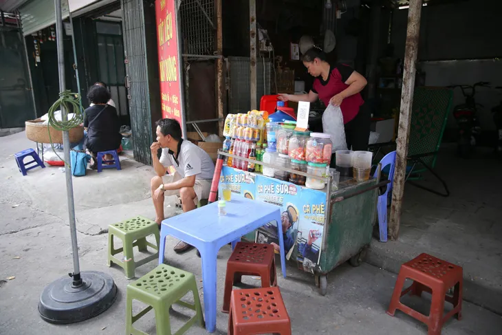 Thanh toán QR code trong các khu chợ truyền thống - Ảnh 8. Thanh toán QR code trong các khu chợ truyền thống - Ảnh 8.