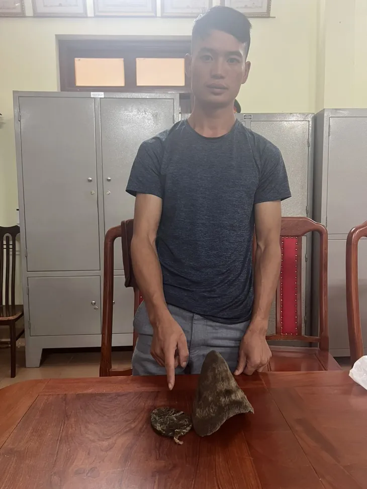 Bắt giữ đối tượng mua bán trái phép sừng tê giác - Ảnh 1. Bắt giữ đối tượng mua bán trái phép sừng tê giác - Ảnh 1.