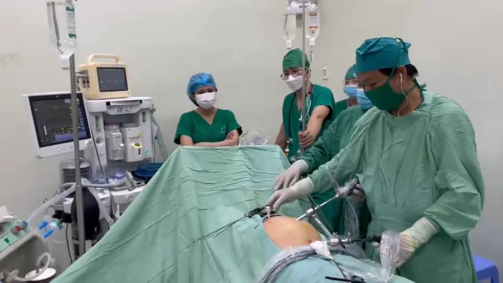 Hai bệnh viện phối hợp cứu người phụ nữ mang thai bị viêm ruột thừa cấp - Ảnh 1. Hai bệnh viện phối hợp cứu người phụ nữ mang thai bị viêm ruột thừa cấp - Ảnh 1.