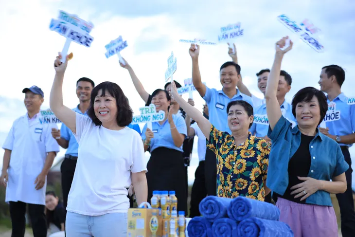 Có hẹn cùng thanh xuân: MC Khánh Vy rong ruổi cùng những “ông bà bạn” lớn tuổi - Ảnh 6. Có hẹn cùng thanh xuân: MC Khánh Vy rong ruổi cùng những “ông bà bạn” lớn tuổi - Ảnh 6.
