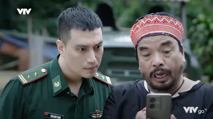 Cuộc chiến không giới tuyến - Tập 3: Trung nghi ngờ con rể của đại gia bản buôn ma túy - Ảnh 22. Cuộc chiến không giới tuyến - Tập 3: Trung nghi ngờ con rể của đại gia bản buôn ma túy - Ảnh 22.