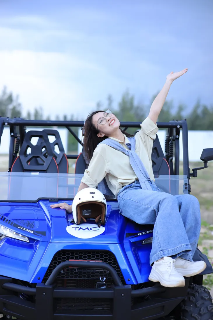 Có hẹn cùng thanh xuân: MC Khánh Vy rong ruổi cùng những “ông bà bạn” lớn tuổi - Ảnh 2. Có hẹn cùng thanh xuân: MC Khánh Vy rong ruổi cùng những “ông bà bạn” lớn tuổi - Ảnh 2.