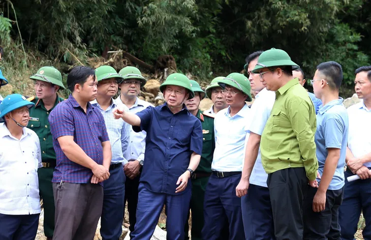 Phó Thủ tướng Trần Hồng Hà kiểm tra, chỉ đạo khắc phục hậu quả mưa lũ tại Lào Cai - Ảnh 2. Phó Thủ tướng Trần Hồng Hà kiểm tra, chỉ đạo khắc phục hậu quả mưa lũ tại Lào Cai - Ảnh 2.