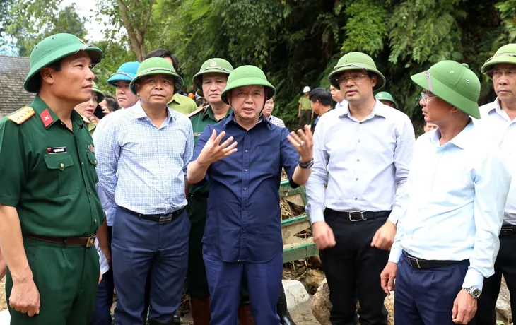Phó Thủ tướng Trần Hồng Hà kiểm tra, chỉ đạo khắc phục hậu quả mưa lũ tại Lào Cai - Ảnh 1. Phó Thủ tướng Trần Hồng Hà kiểm tra, chỉ đạo khắc phục hậu quả mưa lũ tại Lào Cai - Ảnh 1.