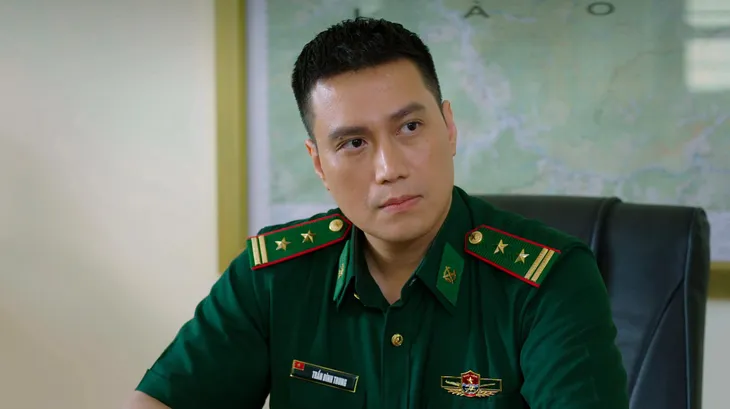 Cuộc chiến không giới tuyến - Tập 4: Trưởng đồn Trung nghi ngờ ông Hề buôn ma túy - Ảnh 9. Cuộc chiến không giới tuyến - Tập 4: Trưởng đồn Trung nghi ngờ ông Hề buôn ma túy - Ảnh 9.