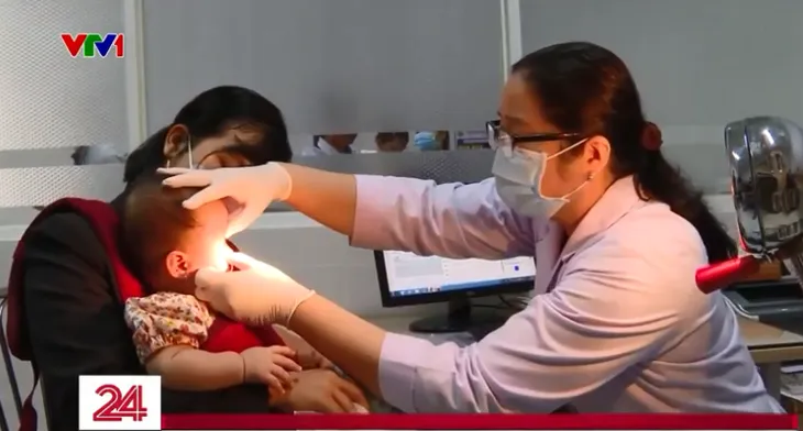 Những giải pháp phòng ngừa đau mắt đỏ lây lan - Ảnh 2. Những giải pháp phòng ngừa đau mắt đỏ lây lan - Ảnh 2.