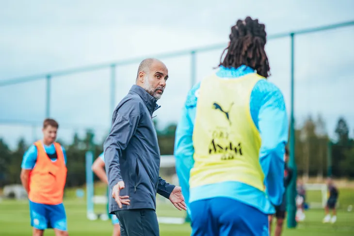 HLV Pep Guardiola trở lại Man City sau thời gian nằm viện - Ảnh 1. HLV Pep Guardiola trở lại Man City sau thời gian nằm viện - Ảnh 1.