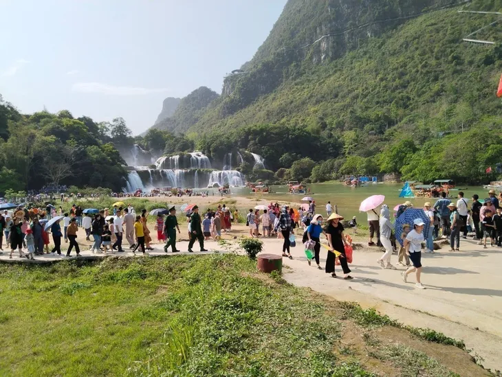 Phát triển bền vững du lịch lịch sử, sinh thái - Ảnh 3. Phát triển bền vững du lịch lịch sử, sinh thái - Ảnh 3.