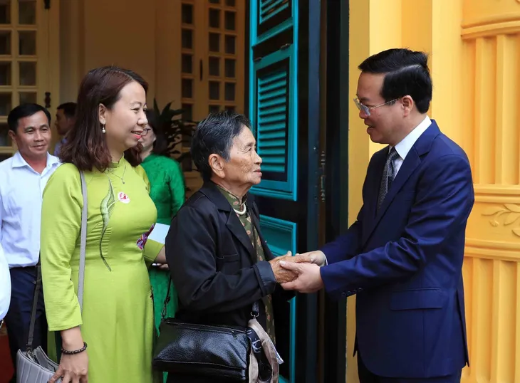 Chủ tịch nước Võ Văn Thưởng tiếp Đoàn người có công tỉnh Trà Vinh - Ảnh 1. Chủ tịch nước Võ Văn Thưởng tiếp Đoàn người có công tỉnh Trà Vinh - Ảnh 1.