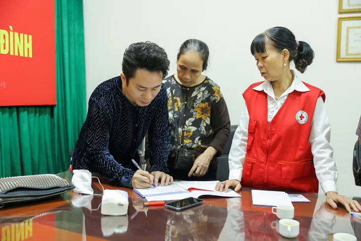 Tùng Dương, Tăng Duy Tân chia buồn với nạn nhân vụ cháy chung cư mini ở Hà Nội - Ảnh 1. Tùng Dương, Tăng Duy Tân chia buồn với nạn nhân vụ cháy chung cư mini ở Hà Nội - Ảnh 1.