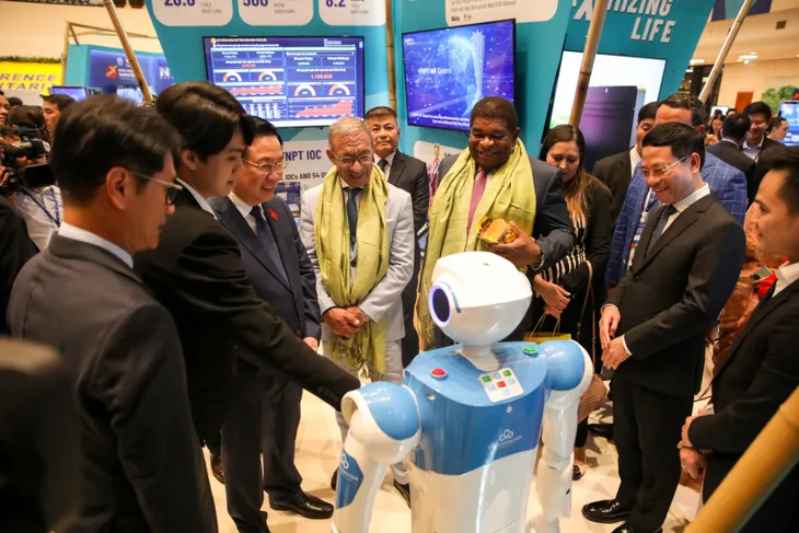 Robot, sản phẩm công nghệ Việt Nam ghi dấu ấn tại Hội nghị Nghị sĩ trẻ toàn cầu - Ảnh 2. Robot, sản phẩm công nghệ Việt Nam ghi dấu ấn tại Hội nghị Nghị sĩ trẻ toàn cầu - Ảnh 2.