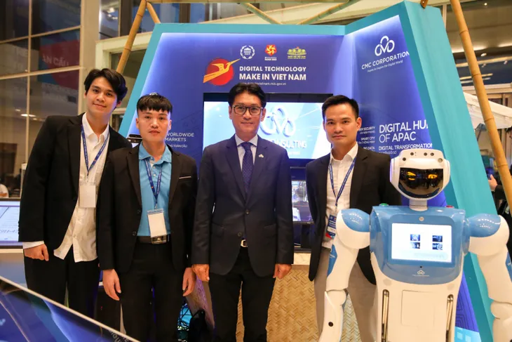 Robot, sản phẩm công nghệ Việt Nam ghi dấu ấn tại Hội nghị Nghị sĩ trẻ toàn cầu - Ảnh 4. Robot, sản phẩm công nghệ Việt Nam ghi dấu ấn tại Hội nghị Nghị sĩ trẻ toàn cầu - Ảnh 4.