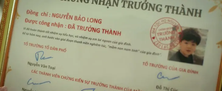 Gia đình mình vui bất thình lình - Tập cuối: Long tự hào khoe gia đình hạnh phúc trong lễ trưởng thành - Ảnh 2. Gia đình mình vui bất thình lình - Tập cuối: Long tự hào khoe gia đình hạnh phúc trong lễ trưởng thành - Ảnh 2.