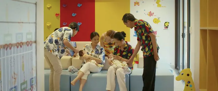 Gia đình mình vui bất thình lình - Tập cuối: Long tự hào khoe gia đình hạnh phúc trong lễ trưởng thành - Ảnh 7. Gia đình mình vui bất thình lình - Tập cuối: Long tự hào khoe gia đình hạnh phúc trong lễ trưởng thành - Ảnh 7.