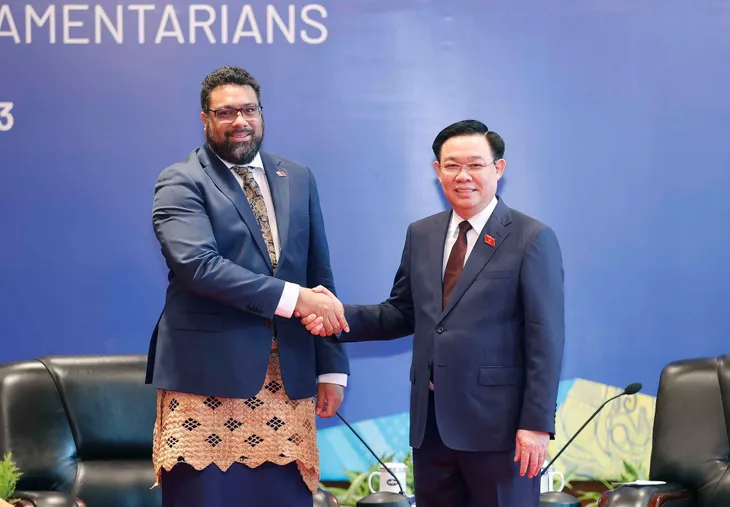 Chủ tịch Quốc hội Vương Đình Huệ tiếp Chủ tịch Quốc hội Vương quốc Tonga Lord Fakafanua - Ảnh 1. Chủ tịch Quốc hội Vương Đình Huệ tiếp Chủ tịch Quốc hội Vương quốc Tonga Lord Fakafanua - Ảnh 1.