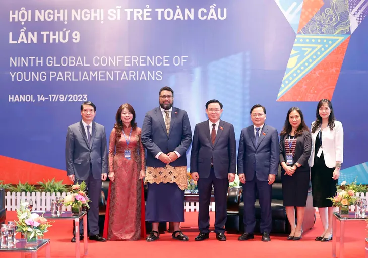 Chủ tịch Quốc hội Vương Đình Huệ tiếp Chủ tịch Quốc hội Vương quốc Tonga Lord Fakafanua - Ảnh 3. Chủ tịch Quốc hội Vương Đình Huệ tiếp Chủ tịch Quốc hội Vương quốc Tonga Lord Fakafanua - Ảnh 3.