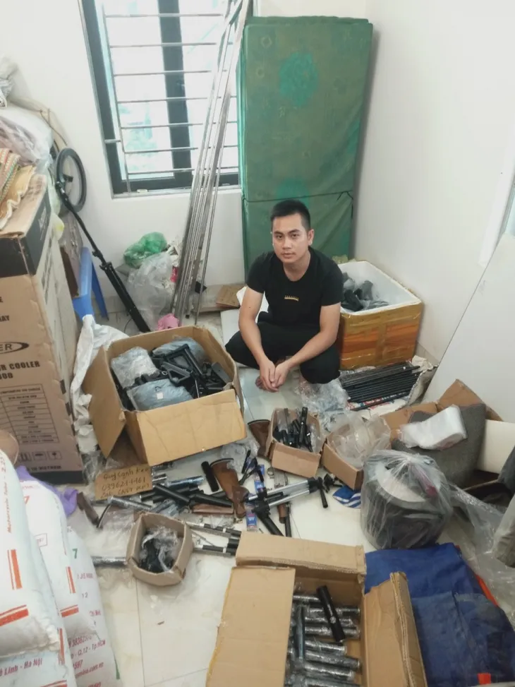 Phá đường dây mua bán vũ khí trái phép, bắt 7 đối tượng - Ảnh 2. Phá đường dây mua bán vũ khí trái phép, bắt 7 đối tượng - Ảnh 2.