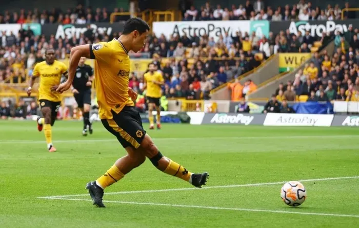 Salah lập hat-trick kiến tạo, Liverpool ngược dòng ngoạn mục trước Wolves - Ảnh 1. Salah lập hat-trick kiến tạo, Liverpool ngược dòng ngoạn mục trước Wolves - Ảnh 1.