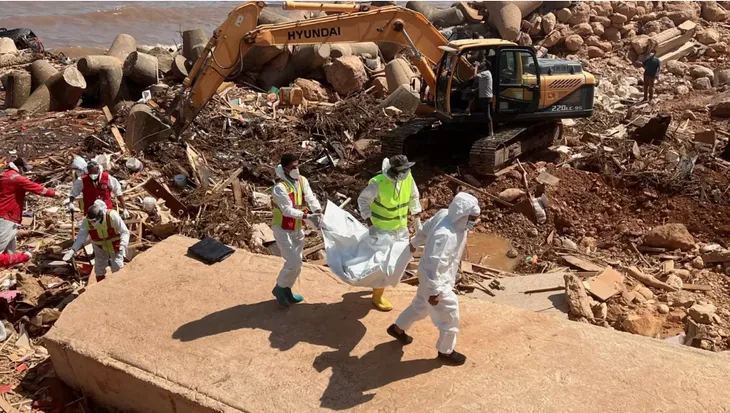 Libya tiêm chủng phòng dịch sau lũ - Ảnh 1. Libya tiêm chủng phòng dịch sau lũ - Ảnh 1.