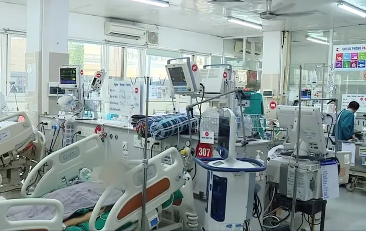 Vụ cháy chung cư mini Khương Đình: Còn 1 ca nặng đang thở máy - Ảnh 2. Vụ cháy chung cư mini Khương Đình: Còn 1 ca nặng đang thở máy - Ảnh 2.
