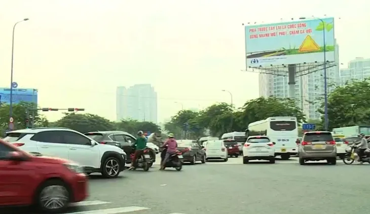 TP Hồ Chí Minh phát sinh nhiều điểm ùn tắc mới - Ảnh 1. TP Hồ Chí Minh phát sinh nhiều điểm ùn tắc mới - Ảnh 1.
