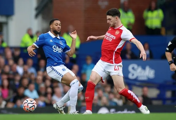 Thắng tối thiểu Everton, Arsenal trở lại top 4 Ngoại hạng Anh - Ảnh 1. Thắng tối thiểu Everton, Arsenal trở lại top 4 Ngoại hạng Anh - Ảnh 1.