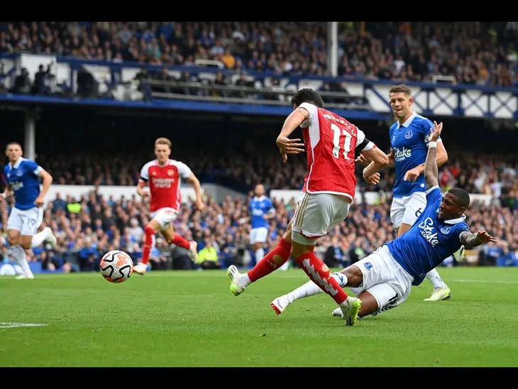 Thắng tối thiểu Everton, Arsenal trở lại top 4 Ngoại hạng Anh - Ảnh 2. Thắng tối thiểu Everton, Arsenal trở lại top 4 Ngoại hạng Anh - Ảnh 2.