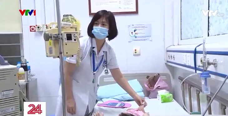 Hà Nội: Số ca mắc sốt xuất huyết tăng cao kỷ lục - Ảnh 2. Hà Nội: Số ca mắc sốt xuất huyết tăng cao kỷ lục - Ảnh 2.