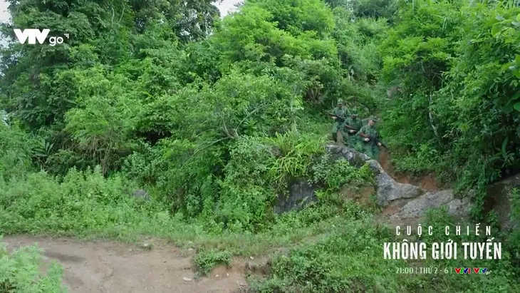 Cuộc chiến không giới tuyến - Tập 6: Dân bản A Sá bị bắt khi vận chuyện ma tuý cho Đoàn? - Ảnh 7. Cuộc chiến không giới tuyến - Tập 6: Dân bản A Sá bị bắt khi vận chuyện ma tuý cho Đoàn? - Ảnh 7.