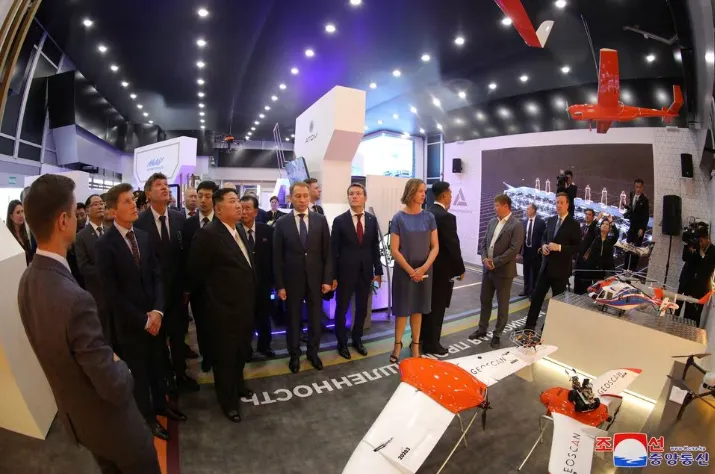 Chủ tịch Triều Tiên Kim Jong-un về nước sau chặng dừng chân cuối cùng ở Vladivostok, Nga - Ảnh 2. Chủ tịch Triều Tiên Kim Jong-un về nước sau chặng dừng chân cuối cùng ở Vladivostok, Nga - Ảnh 2.