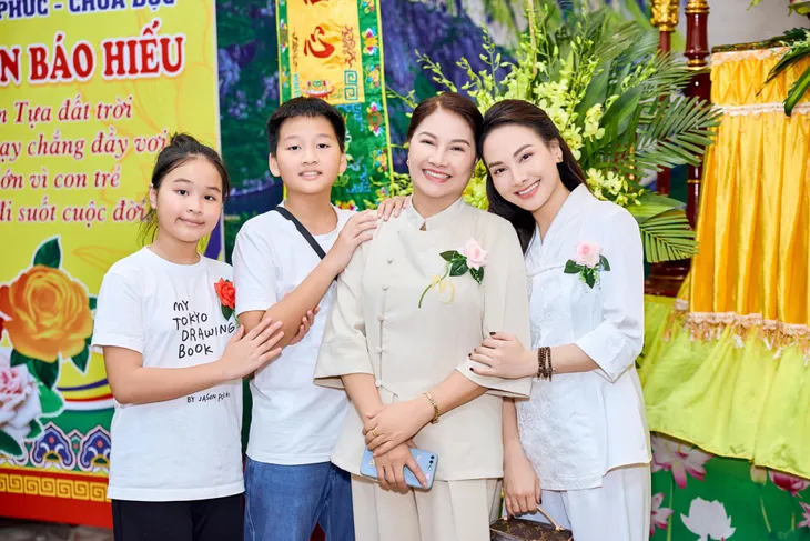 Diễn viên Việt tuần qua: Doãn Quốc Đam khoe tạo hình mới, Lan Phương thấp bé bên chồng - Ảnh 12. Diễn viên Việt tuần qua: Doãn Quốc Đam khoe tạo hình mới, Lan Phương thấp bé bên chồng - Ảnh 12.