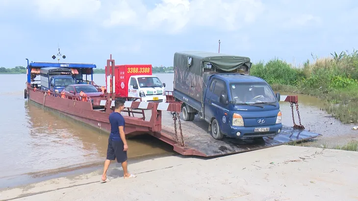 Hà Nội: Không cho xuất bến các tàu không đảm bảo an toàn giao thông đường thủy - Ảnh 3. Hà Nội: Không cho xuất bến các tàu không đảm bảo an toàn giao thông đường thủy - Ảnh 3.
