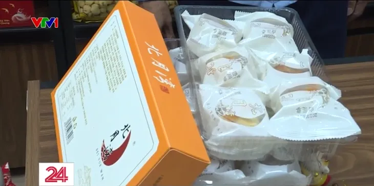 TP Hồ Chí Minh: Phát hiện nhiều bánh Trung thu không nguồn gốc xuất xứ - Ảnh 2. TP Hồ Chí Minh: Phát hiện nhiều bánh Trung thu không nguồn gốc xuất xứ - Ảnh 2.