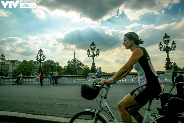 Tháp Eiffel qua ống kính của NSƯT Phạm Thanh Hà - Ảnh 2. Tháp Eiffel qua ống kính của NSƯT Phạm Thanh Hà - Ảnh 2.