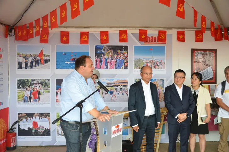 Việt Nam tỏa sáng tại Hội báo Nhân đạo Pháp 2023 - Ảnh 2. Việt Nam tỏa sáng tại Hội báo Nhân đạo Pháp 2023 - Ảnh 2.