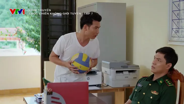 Cuộc chiến không giới tuyến - Tập 7: Đồn trưởng Trung và lang Phương nhận làm bố mẹ nuôi chị em Trà - Ảnh 13. Cuộc chiến không giới tuyến - Tập 7: Đồn trưởng Trung và lang Phương nhận làm bố mẹ nuôi chị em Trà - Ảnh 13.