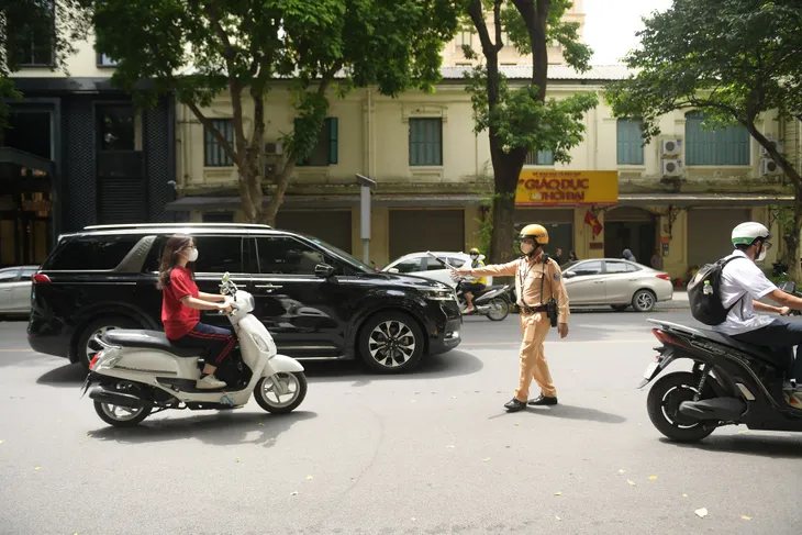 Hà Nội: Xử lý nghiêm học sinh, phụ huynh vi phạm quy định về an toàn giao thông - Ảnh 1. Hà Nội: Xử lý nghiêm học sinh, phụ huynh vi phạm quy định về an toàn giao thông - Ảnh 1.