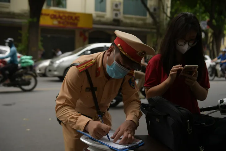 Hà Nội: Xử lý nghiêm học sinh, phụ huynh vi phạm quy định về an toàn giao thông - Ảnh 6. Hà Nội: Xử lý nghiêm học sinh, phụ huynh vi phạm quy định về an toàn giao thông - Ảnh 6.