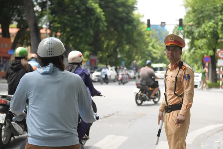 Hà Nội: Xử lý nghiêm học sinh, phụ huynh vi phạm quy định về an toàn giao thông - Ảnh 7. Hà Nội: Xử lý nghiêm học sinh, phụ huynh vi phạm quy định về an toàn giao thông - Ảnh 7.