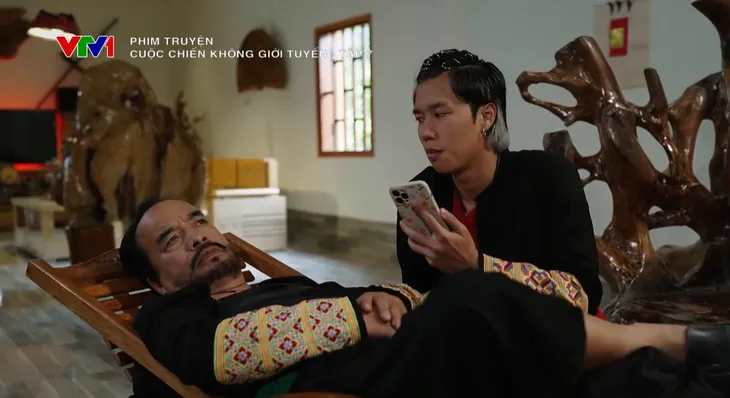Cuộc chiến không giới tuyến - Tập 7: Đồn trưởng Trung và lang Phương nhận làm bố mẹ nuôi chị em Trà - Ảnh 1. Cuộc chiến không giới tuyến - Tập 7: Đồn trưởng Trung và lang Phương nhận làm bố mẹ nuôi chị em Trà - Ảnh 1.