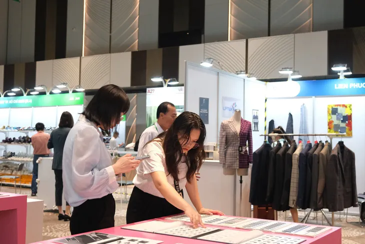 Nhiều sản phẩm dệt may đã có tỷ lệ nguyên liệu tái chế lên đến 60% - Ảnh 2. Nhiều sản phẩm dệt may đã có tỷ lệ nguyên liệu tái chế lên đến 60% - Ảnh 2.